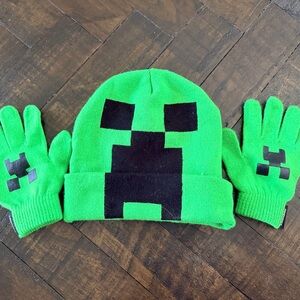 Minecraft child’s Beanie and matching gloves